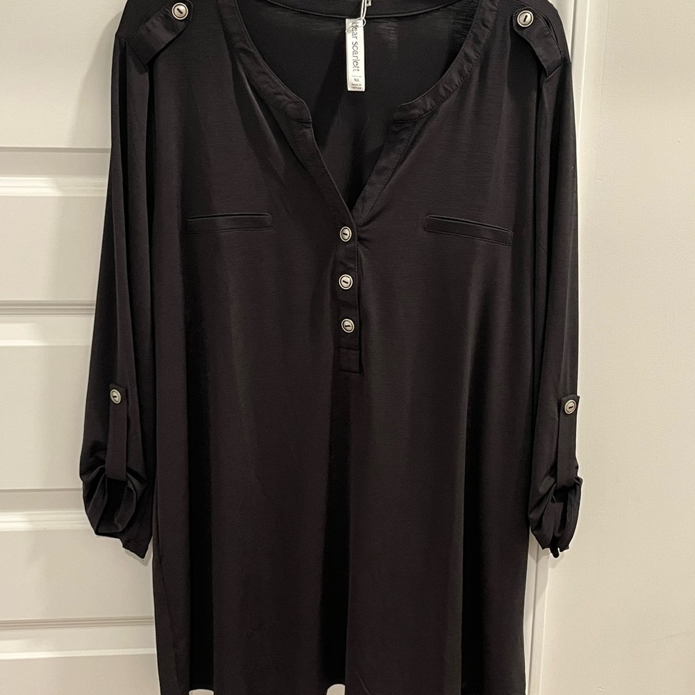 3/4 Sleeve Black Split-Neck Luxe Lizzy
